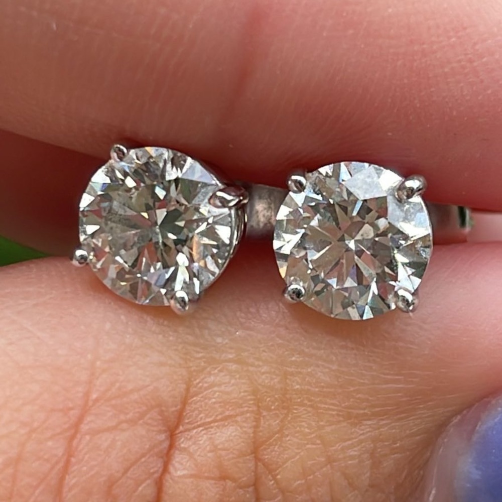 Diamond studs